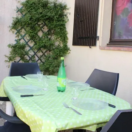 Avec Terrasse, 6 Couchages, A 2 Pas De La - - Fr-1-229-777 * Gruissan
