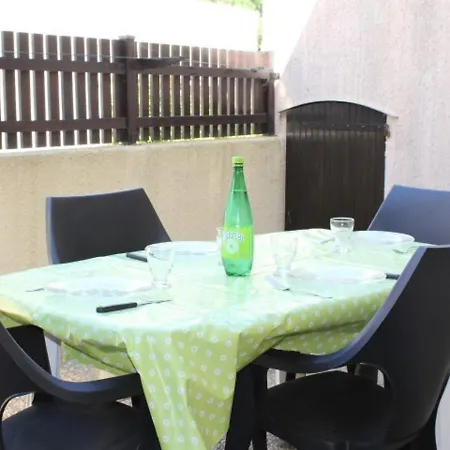 Apartment Avec Terrasse, 6 Couchages, A 2 Pas De La - - Fr-1-229-777 *